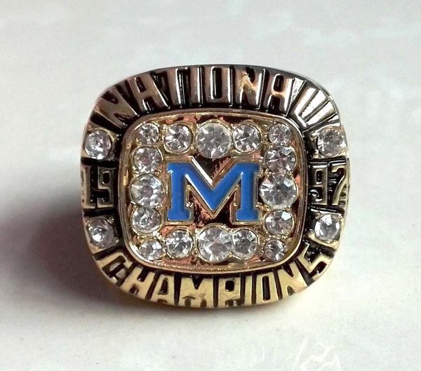 Неполноценный 1997 Мичиган Росомаха Колледж Футбол Национальный Чемпионат Кольцо
Неполноценный 1997 Мичиган Росомаха Колледж Футбол Национальный Чемпионат Кольцо