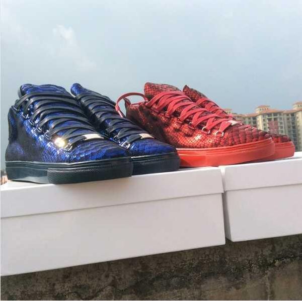 2017 new designer name brand man casual shoes flat kanye west fashion wrinkled leather lace-up low cut trainers runaway arena shoes size 014, Black
2017 new designer name brand man casual shoes flat kanye west fashion wrinkled leather lace-up low cut trainers runaway arena shoes size 014, Black