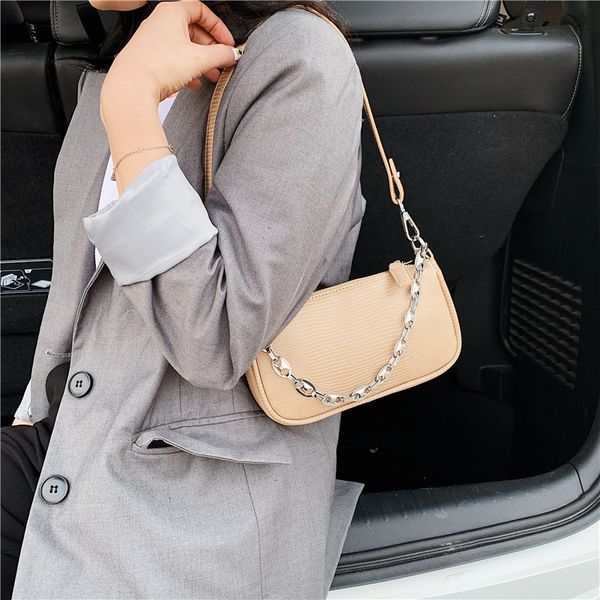2020 new ladies messenger bag fashion korean casual stone pattern armpit bag elegant shoulder women
2020 new ladies messenger bag fashion korean casual stone pattern armpit bag elegant shoulder women
