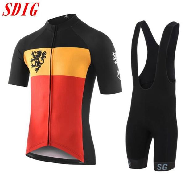 selling men's team summer short-sleeved cycling jersey 2020 outdoor cycling sports mountain road wear t-shirt, Black;blue
selling men's team summer short-sleeved cycling jersey 2020 outdoor cycling sports mountain road wear t-shirt, Black;blue