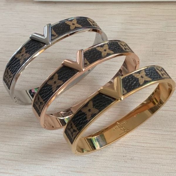 Deluxe famou brand 316l titanium teel 18k ro e gold ilver lover leather flower v bangle bracelet for men women 19cm
Deluxe famou brand 316l titanium teel 18k ro e gold ilver lover leather flower v bangle bracelet for men women 19cm