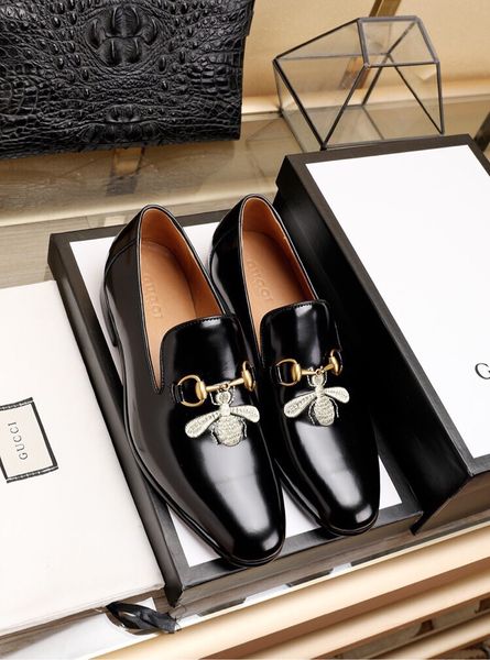 18ss designers men dress shoes genuine leather 2019 fashion men's oxford shoes leather derby shoe lace-up ing, Black
18ss designers men dress shoes genuine leather 2019 fashion men's oxford shoes leather derby shoe lace-up ing, Black