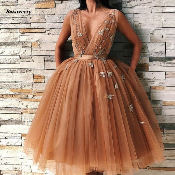 dark chamapgen pretty tutu evening dresses deep v-neck delicate appliques evening gowns plus size formal dress abendkleider, Black;red
dark chamapgen pretty tutu evening dresses deep v-neck delicate appliques evening gowns plus size formal dress abendkleider, Black;red