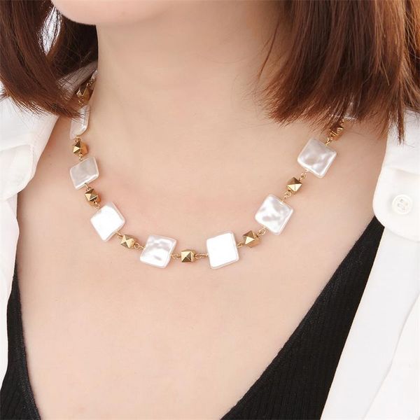white imitation pearl chokers necklace square pear with metal necklace women statement jewelry for party, Golden;silver
white imitation pearl chokers necklace square pear with metal necklace women statement jewelry for party, Golden;silver