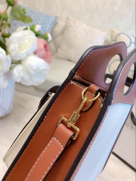 the classic postman bag is practical and durable, and the of the checked bucket bag adopts leather handle for all season
the classic postman bag is practical and durable, and the of the checked bucket bag adopts leather handle for all season
