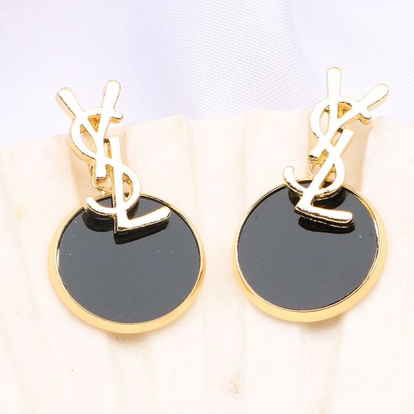 new pearl studs from europe and america stylish letter earrings wholesale of selling accessories, Golden;silver
new pearl studs from europe and america stylish letter earrings wholesale of selling accessories, Golden;silver