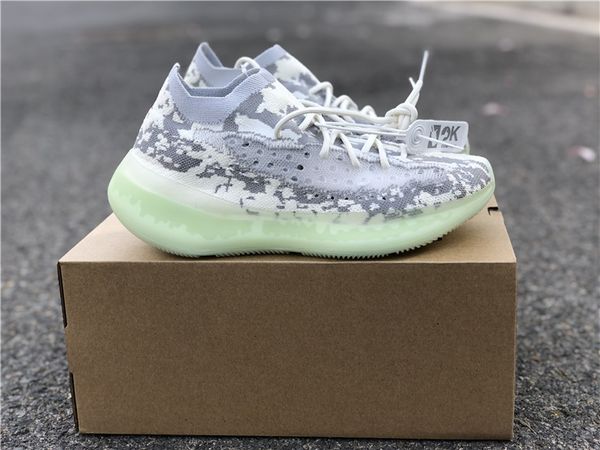 new originals 380 v3 alien grey fb6878 black fb7876 kanye west running shoes for men women wave runner authentic sneakers sports with box
new originals 380 v3 alien grey fb6878 black fb7876 kanye west running shoes for men women wave runner authentic sneakers sports with box