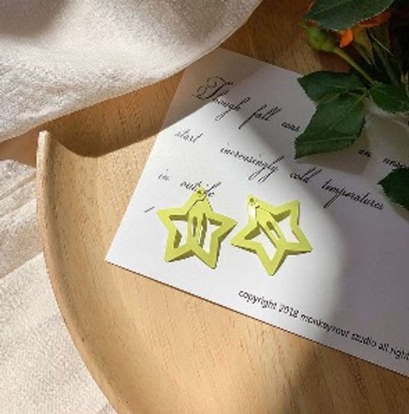 2020 3cm mini star hair clip kids glitter metal hair clips barrettes hairpins girls hair accessories headwear styling tools, Black;brown 
2020 3cm mini star hair clip kids glitter metal hair clips barrettes hairpins girls hair accessories headwear styling tools, Black;brown