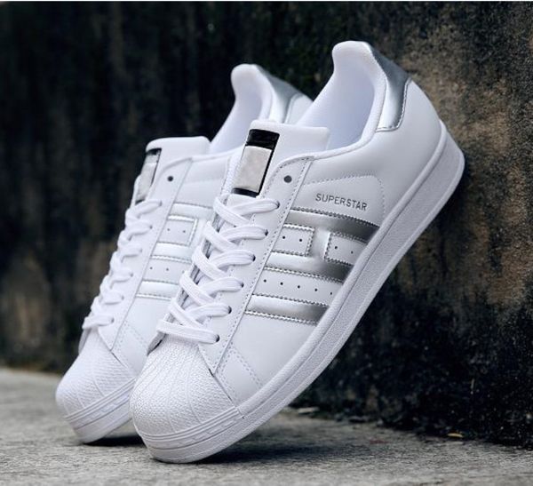 2020 casual superstar white hologram iridescent junior superstars 80s pride sneakers super star women men sport shoes 36-44
2020 casual superstar white hologram iridescent junior superstars 80s pride sneakers super star women men sport shoes 36-44