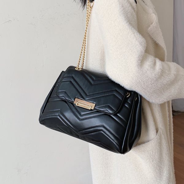 elegant female big tote bag 2019 fashion new pu leather women's handbag lock chain shoulder messenger bag
elegant female big tote bag 2019 fashion new pu leather women's handbag lock chain shoulder messenger bag