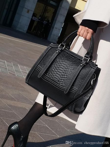 women's high-end bag handbag 2019 new wild fashion messenger bag large capacity shoulder bag handbag atmosphere
women's high-end bag handbag 2019 new wild fashion messenger bag large capacity shoulder bag handbag atmosphere