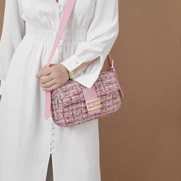 дизайнер-ниша дизайн цвет шерстяной ткани тканые проверить небольшой квадратный мешок 2019 осень новое плечо сумка женщины
дизайнер-ниша дизайн цвет шерстяной ткани тканые проверить небольшой квадратный мешок 2019 осень новое плечо сумка женщины