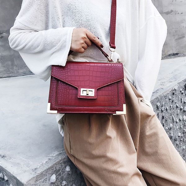 vintage women crocodile pattern bag leather handbags fashion lock shoulder messenger bags ladies metal frame flap totes
vintage women crocodile pattern bag leather handbags fashion lock shoulder messenger bags ladies metal frame flap totes