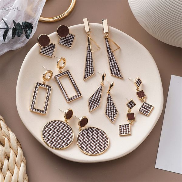 aomu autumn winter new retro lattice s925 sterling silver pin asymmetry geometric plaid metal drop earrings for women jewelry
aomu autumn winter new retro lattice s925 sterling silver pin asymmetry geometric plaid metal drop earrings for women jewelry