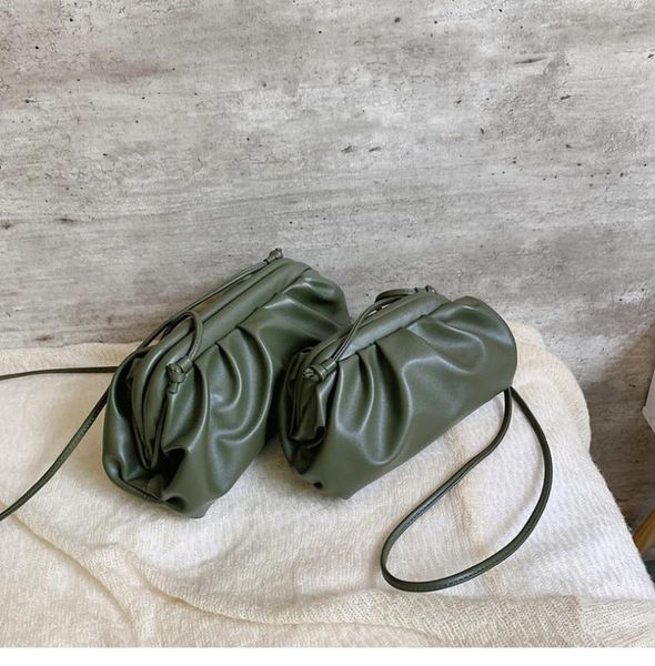 2020 new cloud shape bag day clutch bag pleated dumpling shoulder messenger cute lady crossbody handbag 
2020 new cloud shape bag day clutch bag pleated dumpling shoulder messenger cute lady crossbody handbag