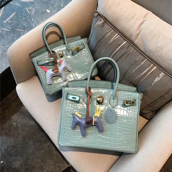 elegant2019 crocodile grain cowhide temperament hand bill of lading shoulder span package ol genuine leather woman bag
elegant2019 crocodile grain cowhide temperament hand bill of lading shoulder span package ol genuine leather woman bag