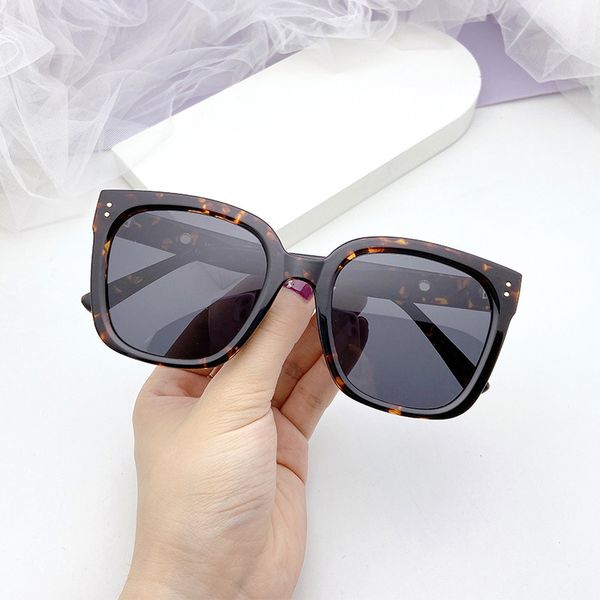 2020 new polarizing sunglasses big frame trend sunglasses fashion p net red round face fashionable atmospheric sun shading sunglasses, White;black
2020 new polarizing sunglasses big frame trend sunglasses fashion p net red round face fashionable atmospheric sun shading sunglasses, White;black
