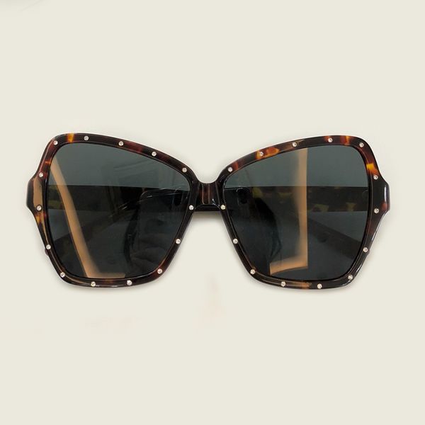2019 new fashion women sunglasses women uv400 protection shades with packing box oculos de sol feminino vintage fashion eyewear, White;black
2019 new fashion women sunglasses women uv400 protection shades with packing box oculos de sol feminino vintage fashion eyewear, White;black