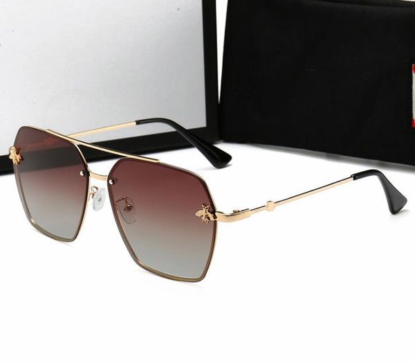 designer of a new brand, male and female polarizing fashionable bee sunglasses with a retail box, White;black
designer of a new brand, male and female polarizing fashionable bee sunglasses with a retail box, White;black