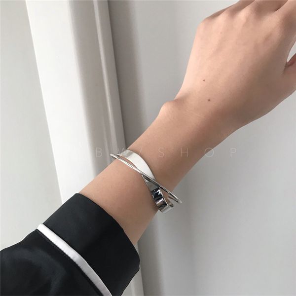 новая глянцевая двухслойный геометрическая нерегулярное крест ripple jewelry открытие браслет для женщин девушки партии, Black
новая глянцевая двухслойный геометрическая нерегулярное крест ripple jewelry открытие браслет для женщин девушки партии, Black