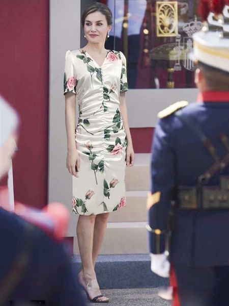 luxury queen letizia ortiz rocasolano rose print maxi dress pleated party dresses, Black;pink
luxury queen letizia ortiz rocasolano rose print maxi dress pleated party dresses, Black;pink