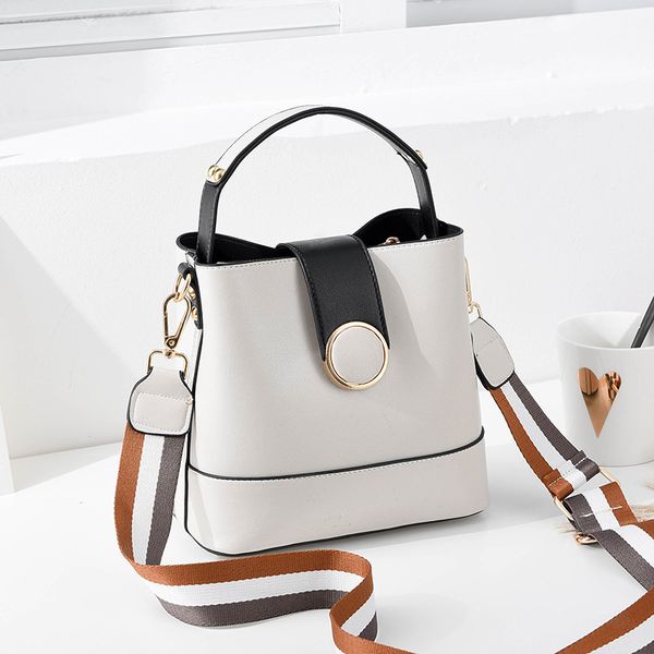 the new small women's shoulder bags solid bucket bag leather crossbody bags for women female bag bolsas sac a main femme
the new small women's shoulder bags solid bucket bag leather crossbody bags for women female bag bolsas sac a main femme