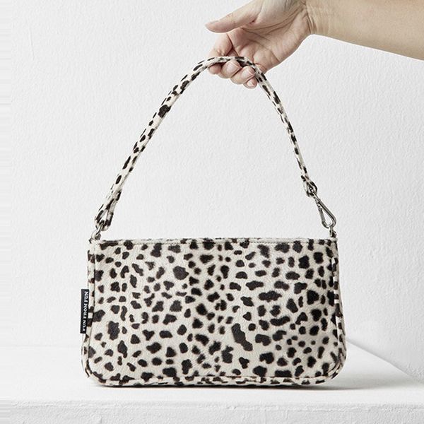vintage leopard baguette women shoulder bag retro lady handbags pu leather messenger bag small chic purses 2019
vintage leopard baguette women shoulder bag retro lady handbags pu leather messenger bag small chic purses 2019