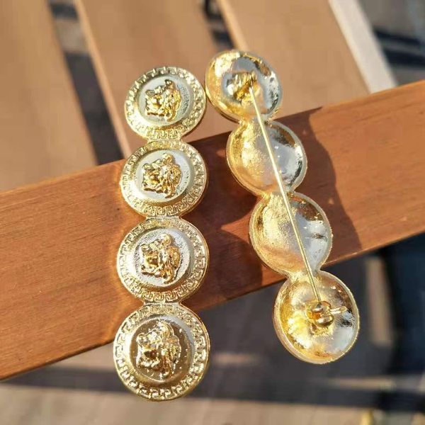 luxury designer brooches fashion gold luxury brooch pin clothes buckle jewelry diamond designer pin brooches sale, Gray
luxury designer brooches fashion gold luxury brooch pin clothes buckle jewelry diamond designer pin brooches sale, Gray