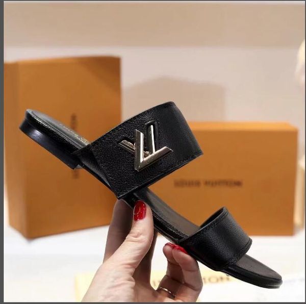 with box 2019 new summer korean fashion rose flower mid-heel chunky sandals with soft bottom sandals, Black
with box 2019 new summer korean fashion rose flower mid-heel chunky sandals with soft bottom sandals, Black