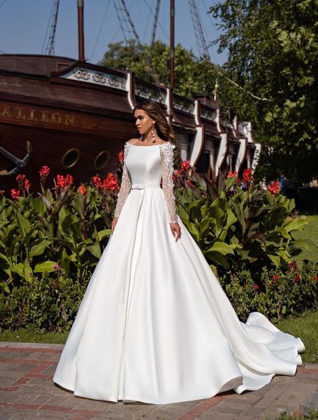 2020 satin 3d-floral applique wedding dresses long sleeve jewel neck long sleeve bridal gowns sweep train beach wedding dress, White
2020 satin 3d-floral applique wedding dresses long sleeve jewel neck long sleeve bridal gowns sweep train beach wedding dress, White