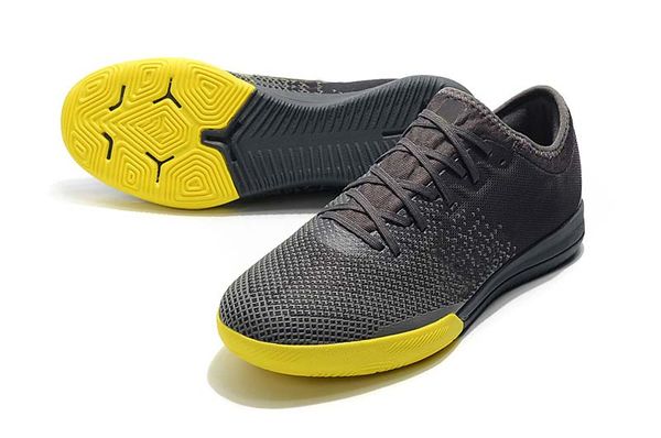 2019 men knitted soccer shoes ic / tf soccer shoes silver yellow low help football shoes
2019 men knitted soccer shoes ic / tf soccer shoes silver yellow low help football shoes