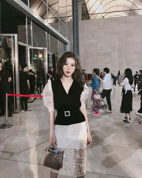 2020 new celebrity party 2 two piece set v neck puff women short sleeve pants night club sets mesh sashes pencil skirt, Black;white
2020 new celebrity party 2 two piece set v neck puff women short sleeve pants night club sets mesh sashes pencil skirt, Black;white