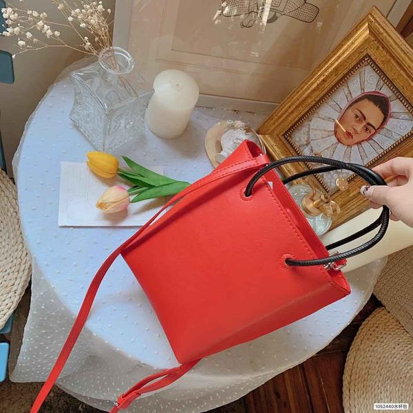 new fashion designer women handbags strap shoulder letter bags good quality cross body mini handbags lady section mini bucket purse tote
new fashion designer women handbags strap shoulder letter bags good quality cross body mini handbags lady section mini bucket purse tote
