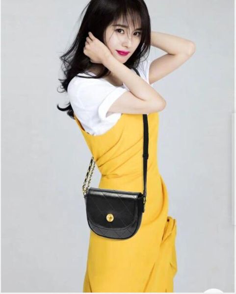 popular classic style chain leather shoulder bag casual diamond lattice fashion leather bag size 18.5*15cm
popular classic style chain leather shoulder bag casual diamond lattice fashion leather bag size 18.5*15cm