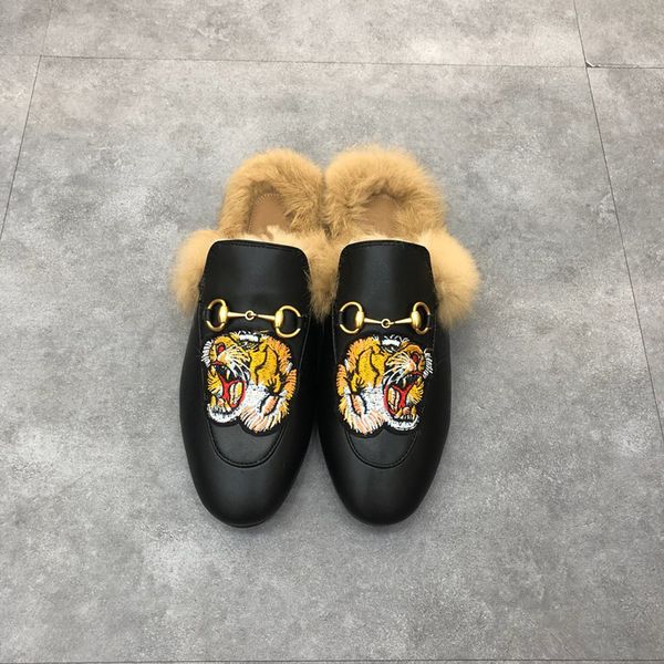 2021 slippers classic casual flat beach shoes sandals simple and comfortable women with the same style, Black
2021 slippers classic casual flat beach shoes sandals simple and comfortable women with the same style, Black