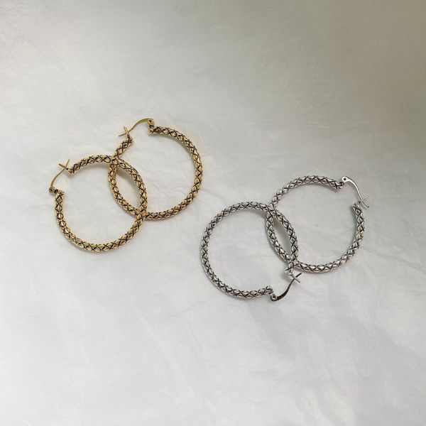 2020 vintage earrings women metal plaid carving hoop earrings punk jewelry female geometric circle earrings goth brincos, Golden;silver
2020 vintage earrings women metal plaid carving hoop earrings punk jewelry female geometric circle earrings goth brincos, Golden;silver