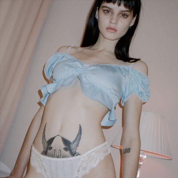 sexy бретелек футболка женская 2020 салон воланы короткие плеча кружева тонкие складки кружева шить короткий рукав сверху, White
sexy бретелек футболка женская 2020 салон воланы короткие плеча кружева тонкие складки кружева шить короткий рукав сверху, White