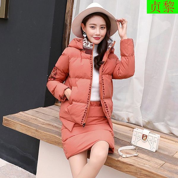 2018 winter new style embroidered two-piece set trend ladies' thick short skirt down jacket cotton-padded clothes short-style se, Blue;black
2018 winter new style embroidered two-piece set trend ladies' thick short skirt down jacket cotton-padded clothes short-style se, Blue;black