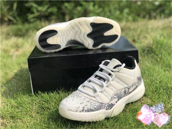 2020 authentic 11 low se snakeskin white grey mens basketball shoes real carbon fiber cd6846 -002 light bone outdoor sports sneakers 12
2020 authentic 11 low se snakeskin white grey mens basketball shoes real carbon fiber cd6846 -002 light bone outdoor sports sneakers 12