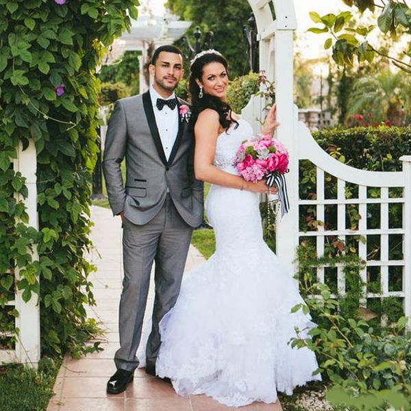 sliver gray slim fit wedding tuxedos one button shawl lapel two piece groom wear custom made man's formal prom wear, Black;gray
sliver gray slim fit wedding tuxedos one button shawl lapel two piece groom wear custom made man's formal prom wear, Black;gray
