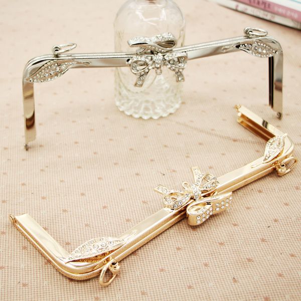 golden silver m type bow diamond insert 23.5 no hole screw export of gold diy manual luggage and bags material, Black
golden silver m type bow diamond insert 23.5 no hole screw export of gold diy manual luggage and bags material, Black