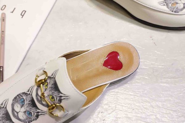 2019 fashion designer luxury women's shoes print three cat skin surface water dyed sheepskin lining casual women's half slippers c, Black
2019 fashion designer luxury women's shoes print three cat skin surface water dyed sheepskin lining casual women's half slippers c, Black