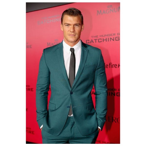 new green men suits two button back vent notched lapel groom tuxedos wedding/prom man blazer(jacket+pants+tie), Black;gray
new green men suits two button back vent notched lapel groom tuxedos wedding/prom man blazer(jacket+pants+tie), Black;gray