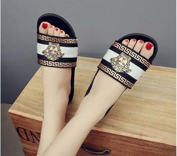 Wholesale NEW shoes Brand Medusa Summer comfortable Fashion mens flat slide casual sandals for women Slippers slippers size 36-42
Wholesale NEW shoes Brand Medusa Summer comfortable Fashion mens flat slide casual sandals for women Slippers slippers size 36-42