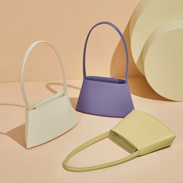 2020 new korean version of the retro female bag niche design underarm baguette irregular trapezoid hand bag leather
2020 new korean version of the retro female bag niche design underarm baguette irregular trapezoid hand bag leather