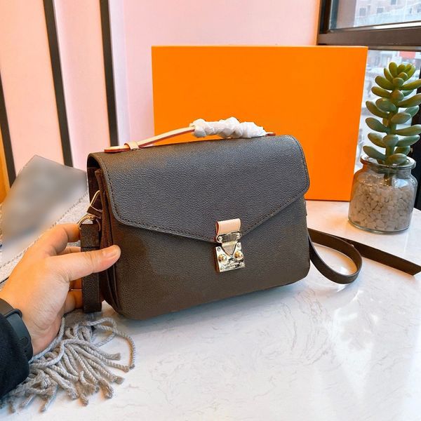 горячая продажа дизайнер роскошные женщины сумки унисекс сумка сумки crossbody сумка сумка высокого качества съемный плечевой ремень
горячая продажа дизайнер роскошные женщины сумки унисекс сумка сумки crossbody сумка сумка высокого качества съемный плечевой ремень