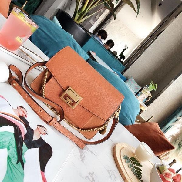 дизайнер-роскошная сумочка кошелек venchy плечо натуральная кожа crossbody женщины дизайнерские сумки цепочка ручка ремень кошельки женская
дизайнер-роскошная сумочка кошелек venchy плечо натуральная кожа crossbody женщины дизайнерские сумки цепочка ручка ремень кошельки женская
