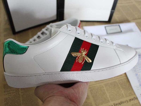 bee designer shoes new ace embroidered white black paris genuine leather designer sneaker men dress women casual shoes
bee designer shoes new ace embroidered white black paris genuine leather designer sneaker men dress women casual shoes
