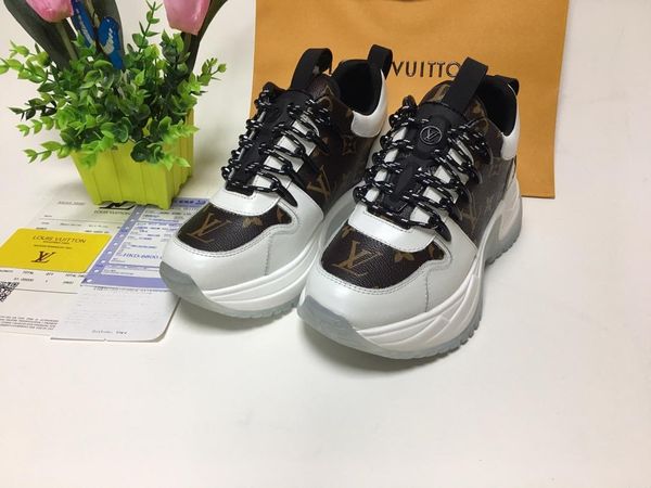 2019x luxury custom couple casual sports shoes, men and women fashion wild low shoes, original box packaging, size: 35-45
2019x luxury custom couple casual sports shoes, men and women fashion wild low shoes, original box packaging, size: 35-45
