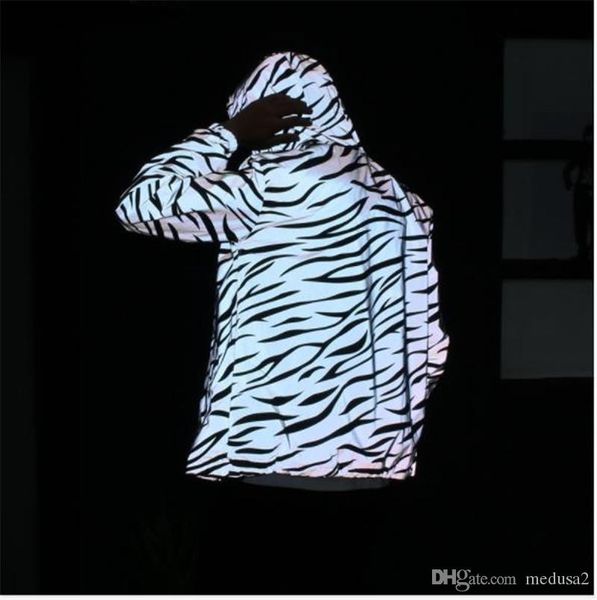 3m reflective мужские куртки конструктора зебра полосатая street style сыпучие с длинными рукавами с капюшоном на молнии куртки мода пара ку, Black;brown
3m reflective мужские куртки конструктора зебра полосатая street style сыпучие с длинными рукавами с капюшоном на молнии куртки мода пара ку, Black;brown